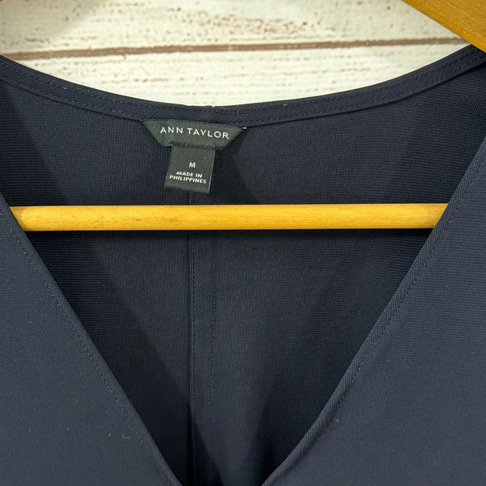 Gently used Ann Taylor navy blue women's shell tank top size Medium - Picture 2 of 7